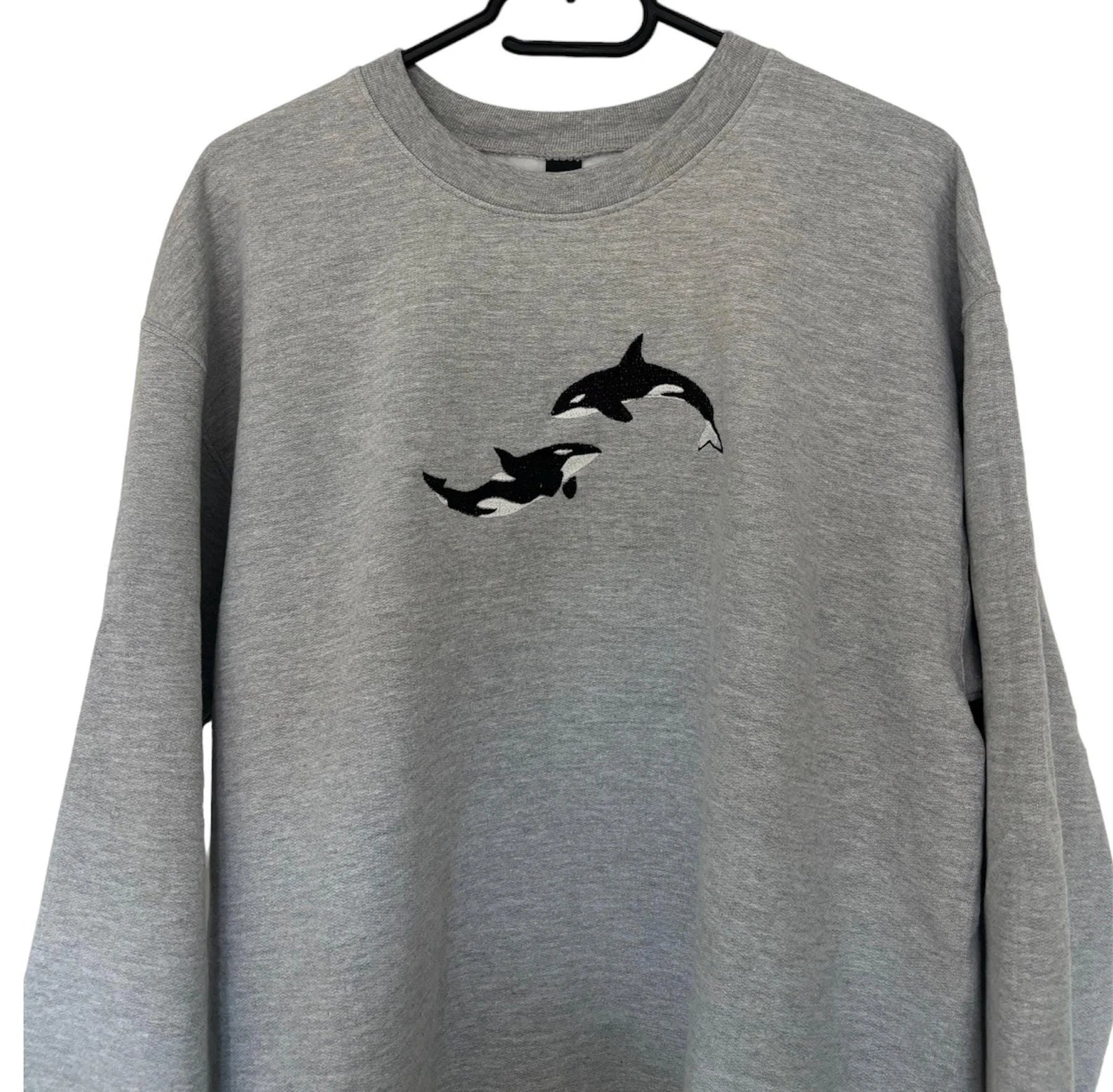 Orca Embroidered Vintage Sweatshirt – Soft Retro Whale Pullover